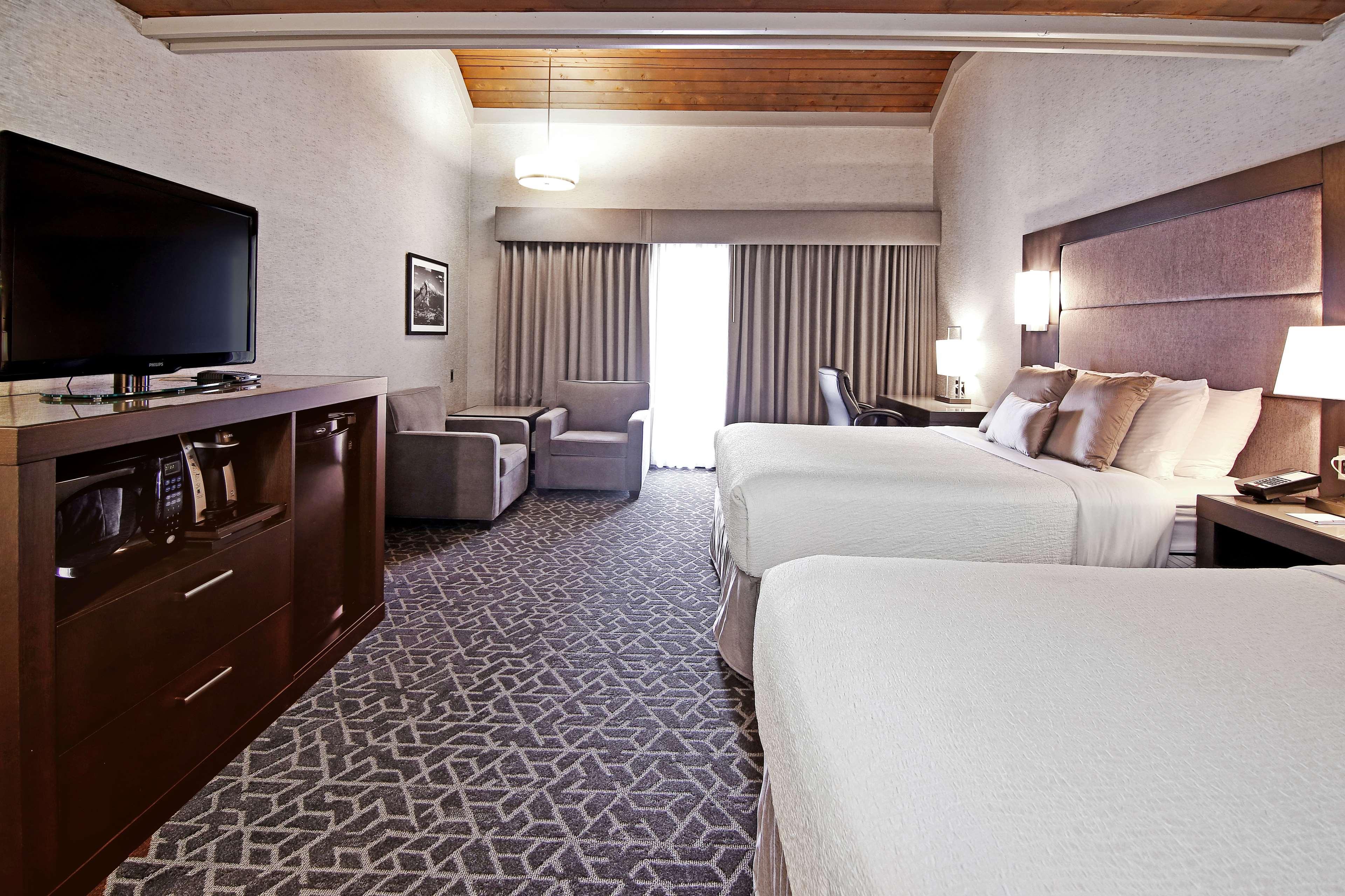 Best Western Plus Banff International Lodge Exterior photo