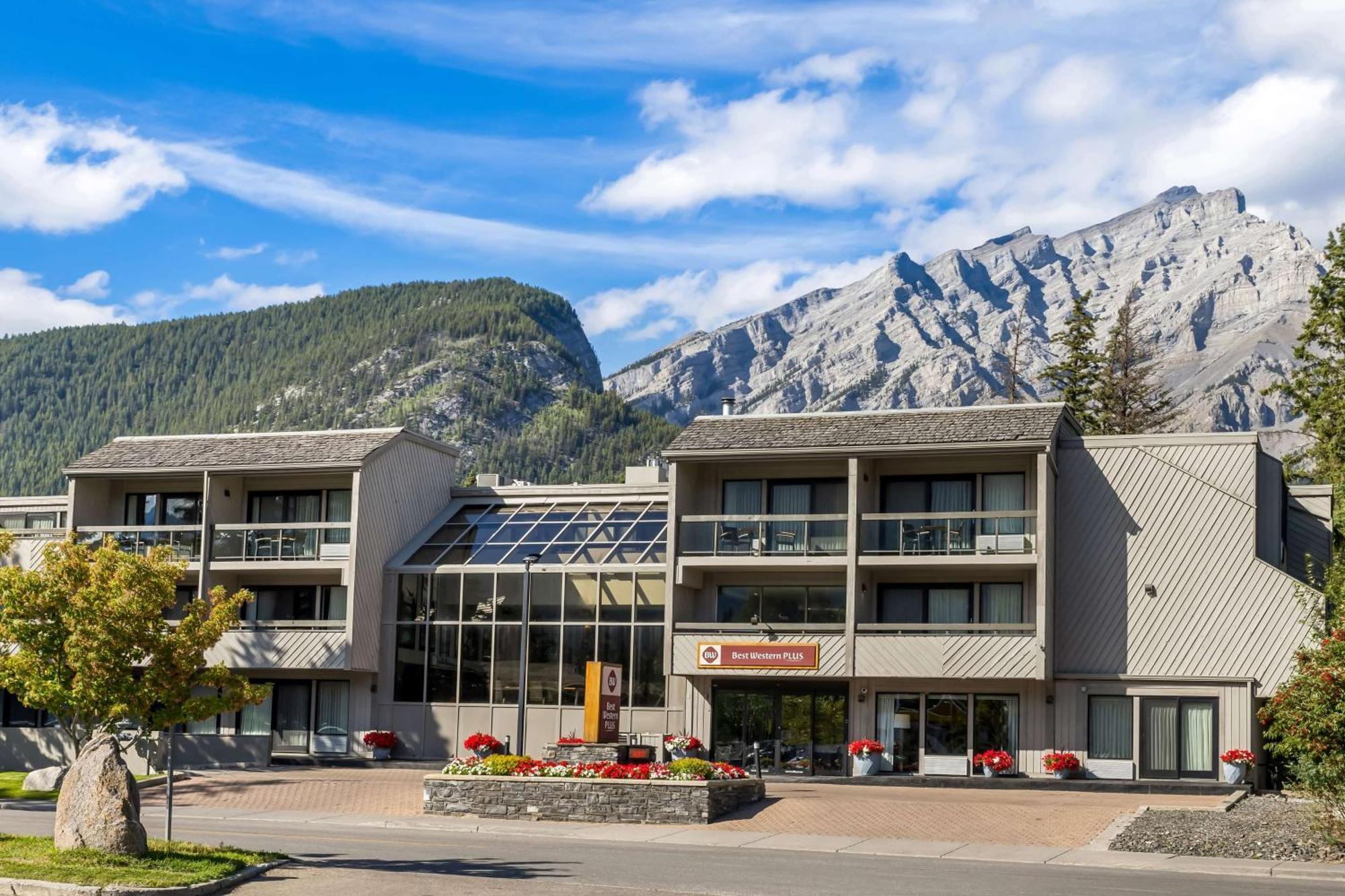 Best Western Plus Banff International Lodge Exterior photo