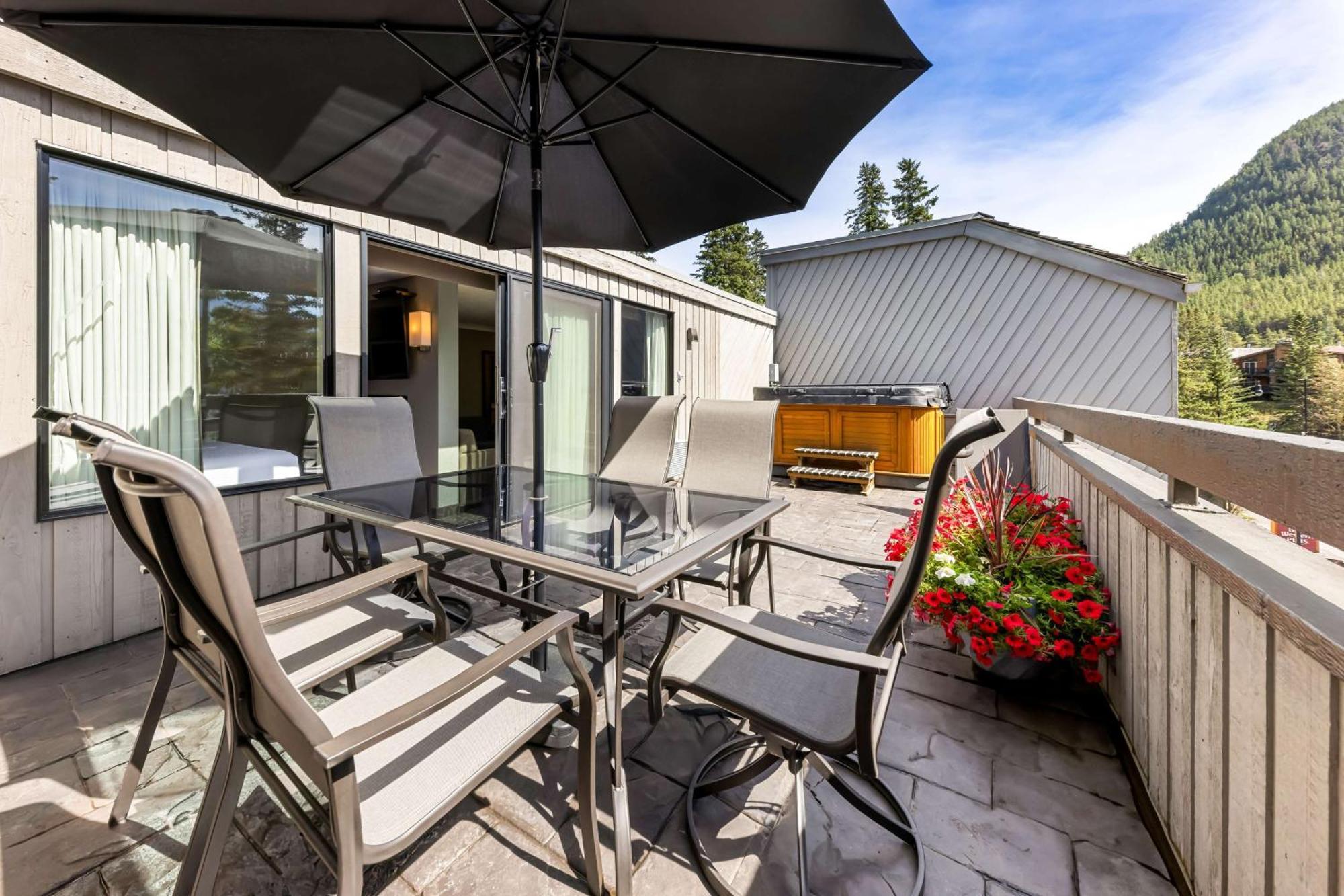 Best Western Plus Banff International Lodge Exterior photo