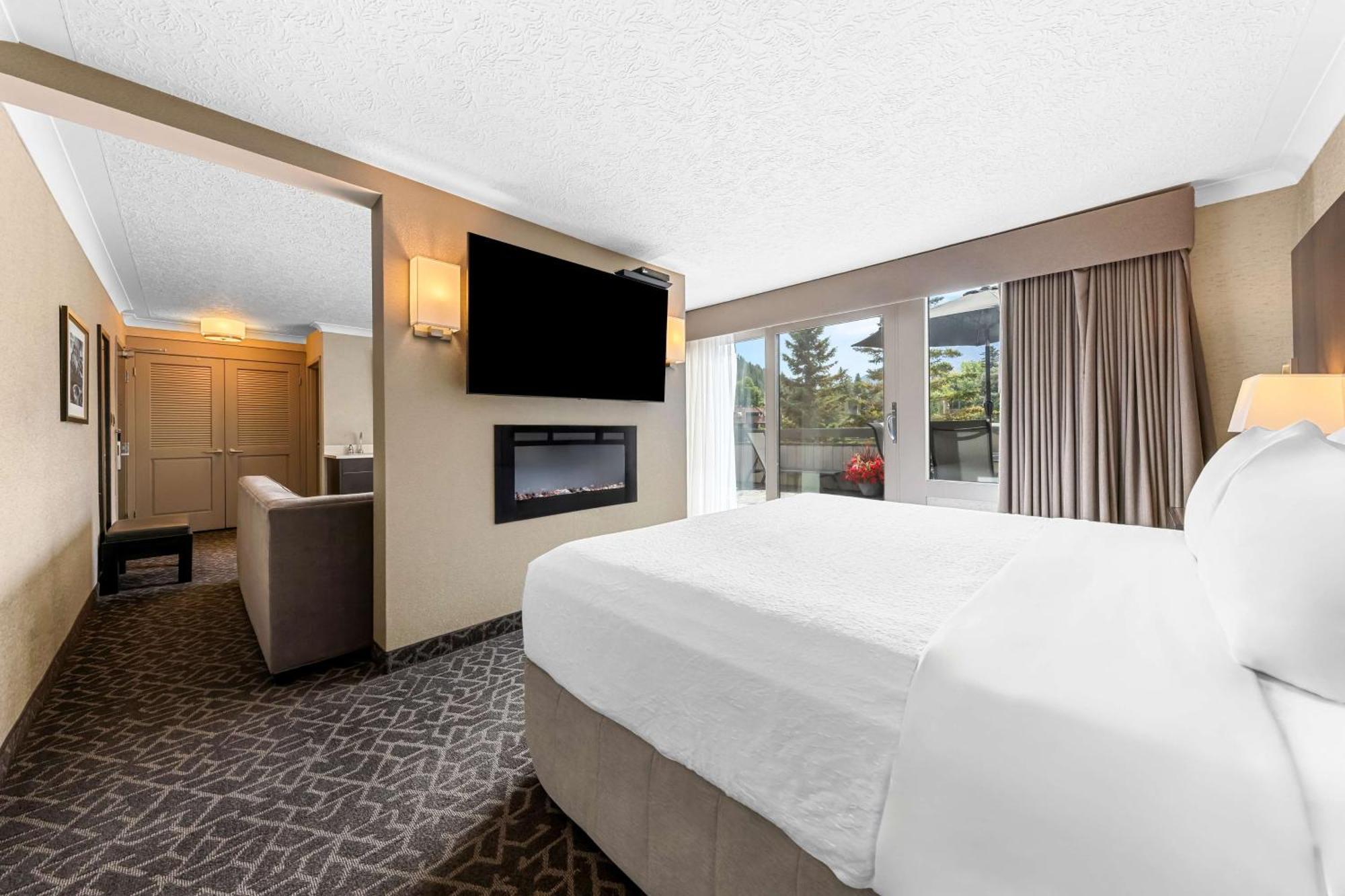 Best Western Plus Banff International Lodge Exterior photo