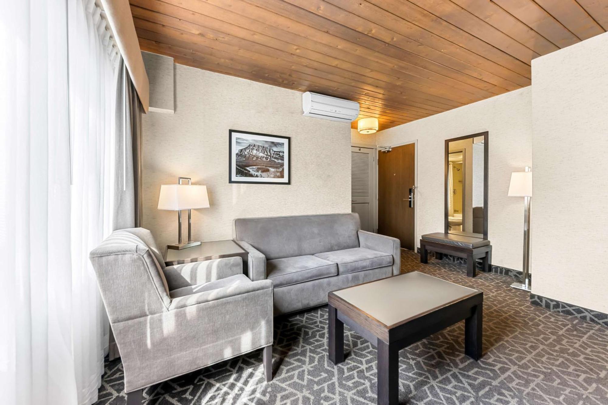 Best Western Plus Banff International Lodge Exterior photo