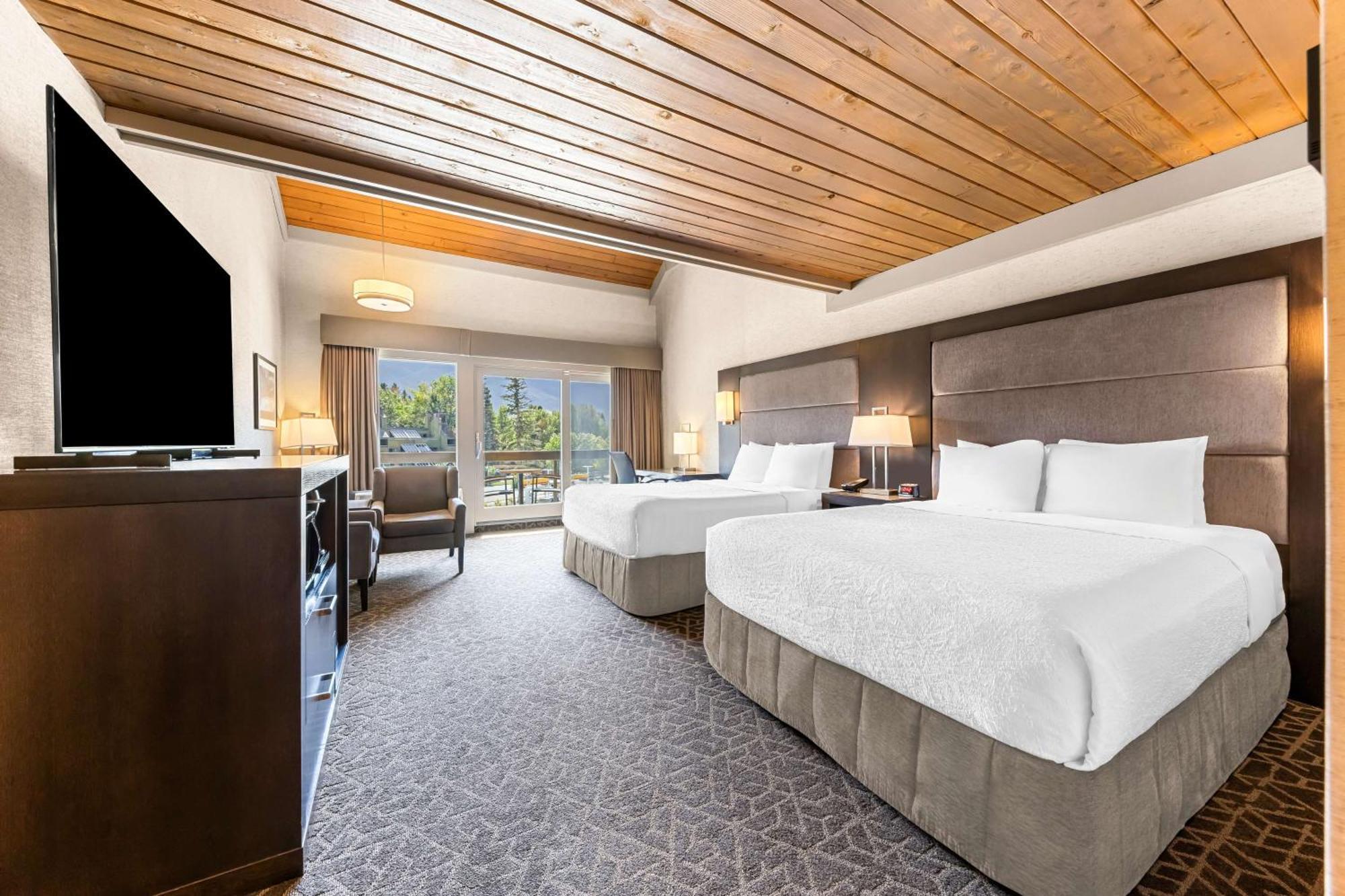 Best Western Plus Banff International Lodge Exterior photo
