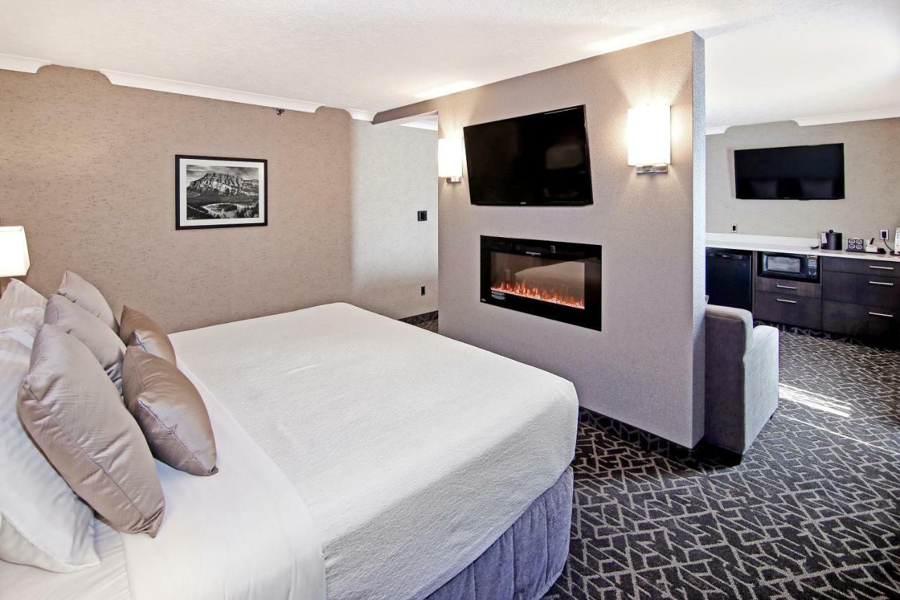 Best Western Plus Banff International Lodge Exterior photo