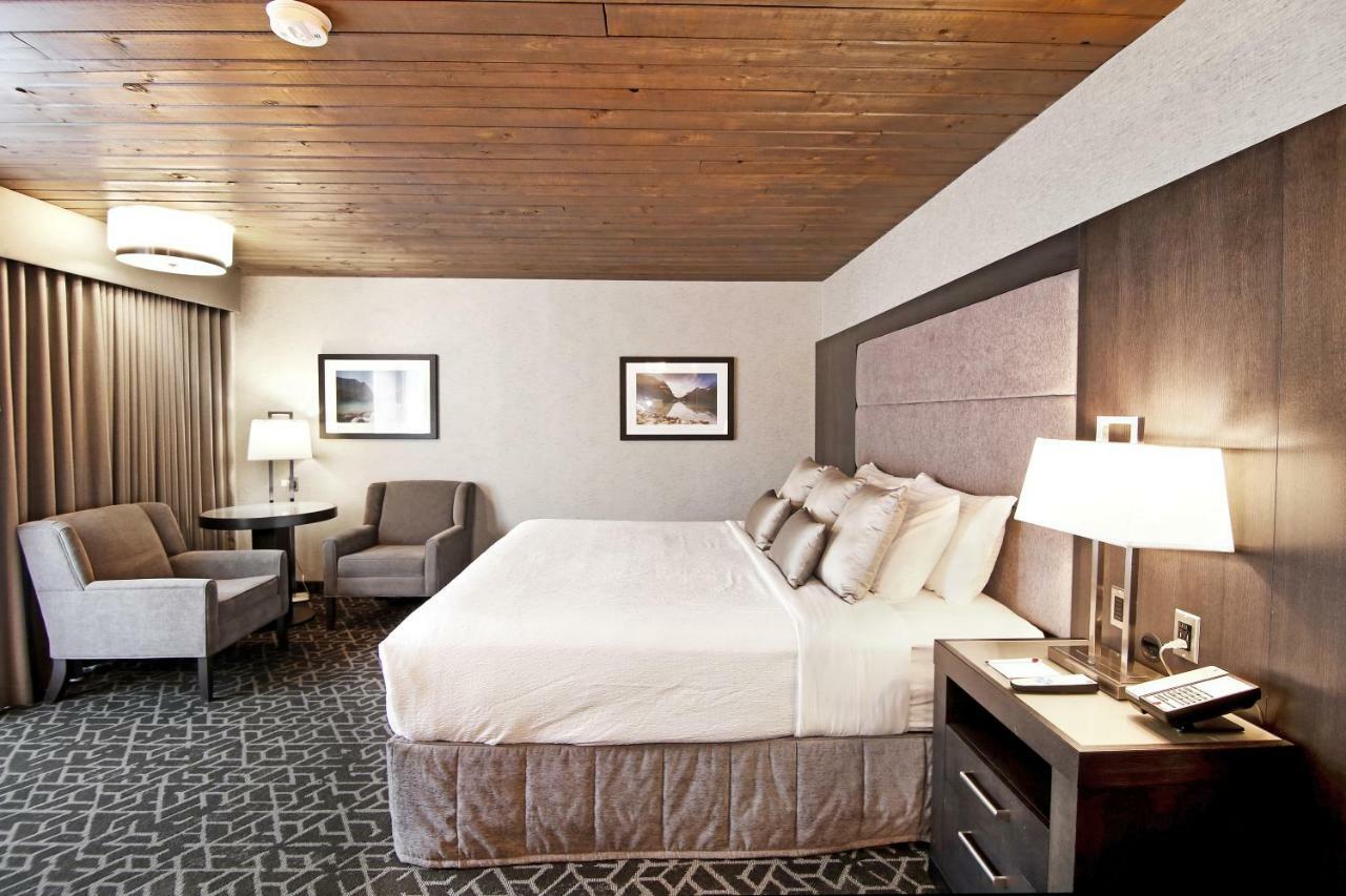 Best Western Plus Banff International Lodge Exterior photo