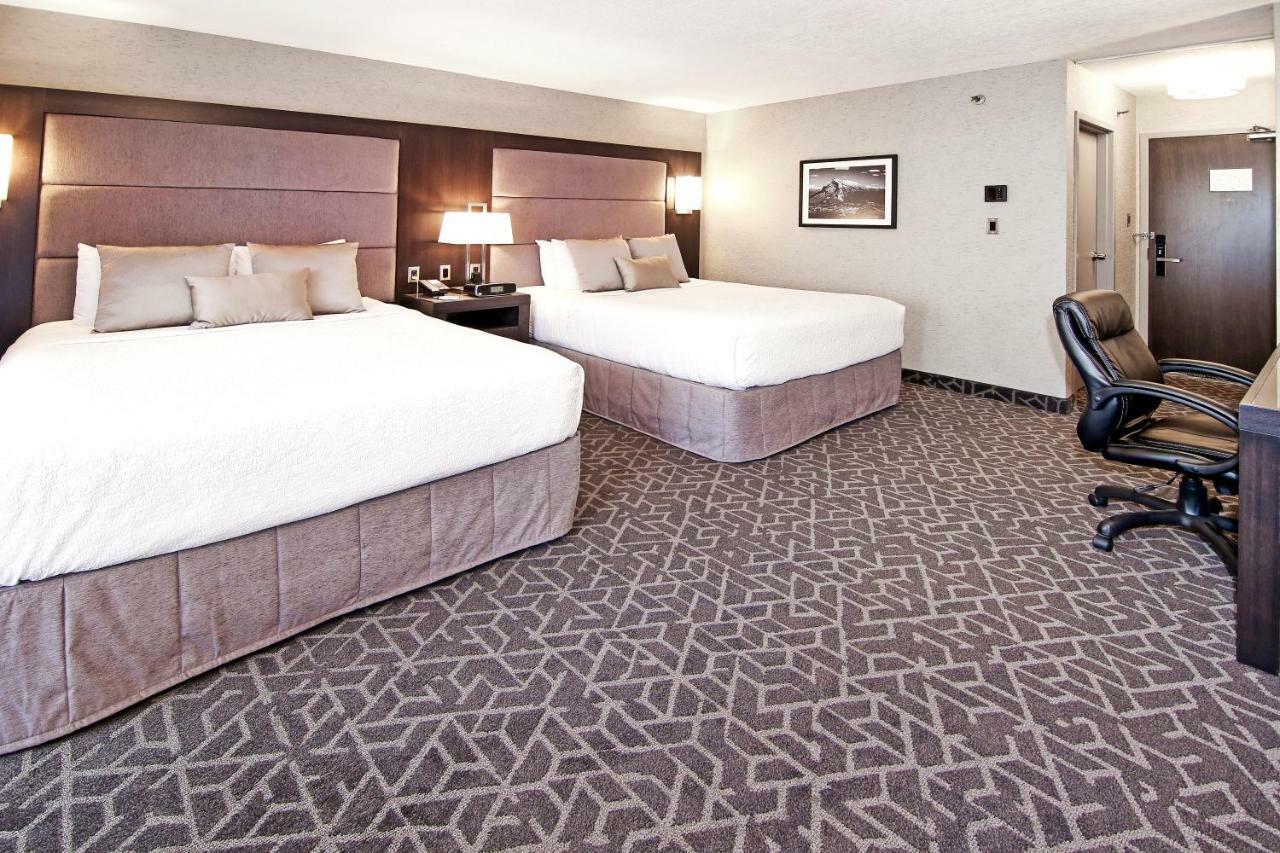 Best Western Plus Banff International Lodge Exterior photo