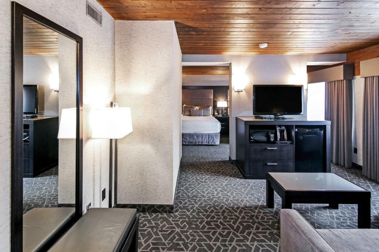 Best Western Plus Banff International Lodge Exterior photo