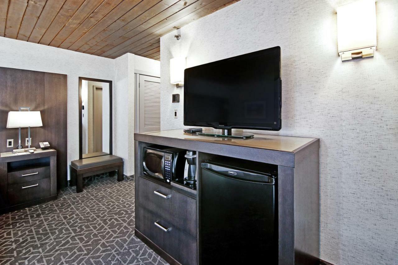 Best Western Plus Banff International Lodge Exterior photo