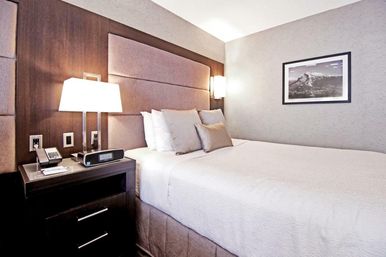 Best Western Plus Banff International Lodge Exterior photo